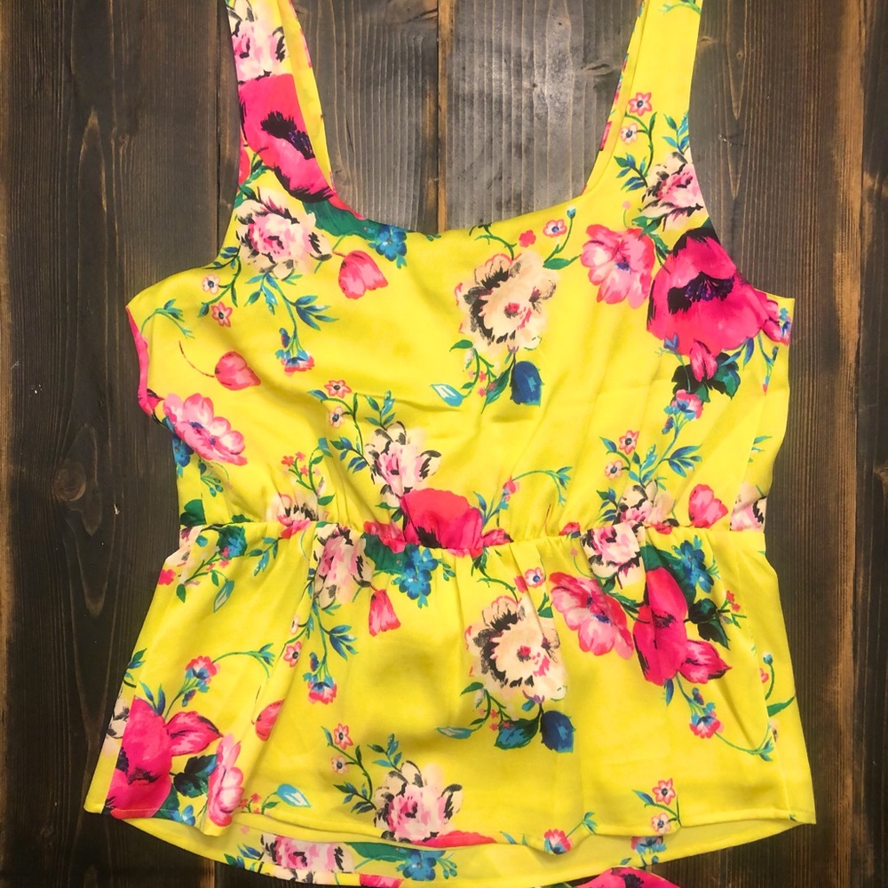 Express Floral 🌸🌼Sleeveless Blouse-Perfect for Party, Wedding or ANY Event! - Picture 5 of 8